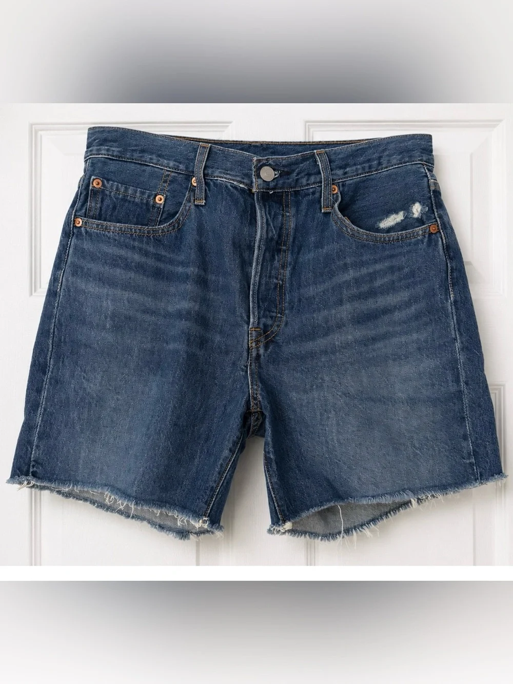 Levi’s 501 Mid thigh blue denim shorts